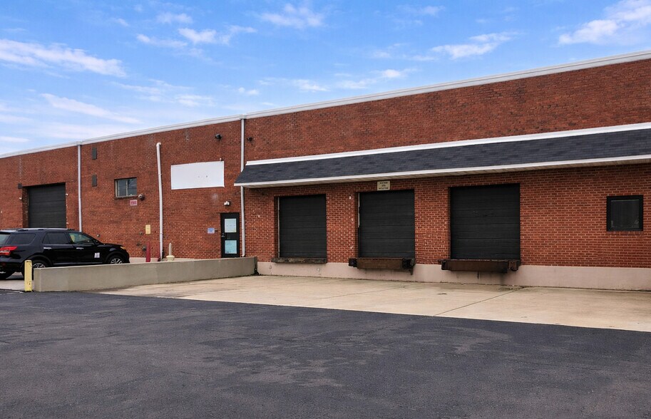 More Photos Of 320 Camer Dr, Bensalem Warehouse For Lease