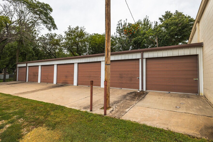More Photos Of 226 E Ross St, Clearwater Freestanding For Sale