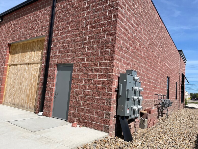 More Photos Of 1085-1115 W Bagley Rd, Berea Storefront Retail Office For Lease