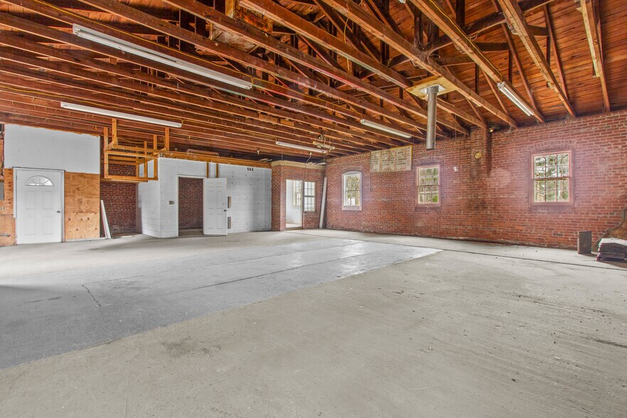 More Photos Of 470 N 4th St, Aurora Freestanding For Sale