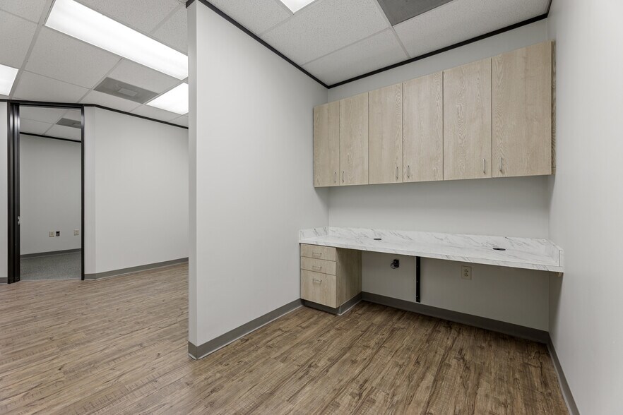 More Photos Of 8111 Cypresswood Dr, Spring Medical For Lease
