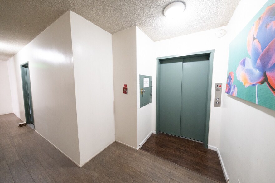 More Photos Of 240 S Doheny Dr, Beverly Hills Apartments For Sale