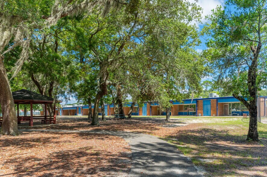 More Photos Of 320 E Miracle Strip Pky, Mary Esther General Retail For Sale