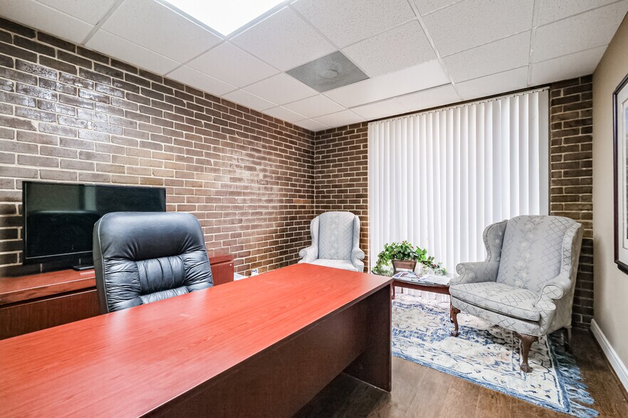 More Photos Of 8200 Westglen Dr, Houston Loft Creative Space For Lease