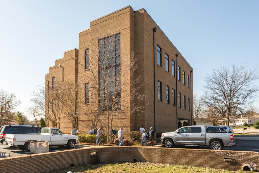 More Photos Of 421 E Iris Dr, Nashville Office For Lease