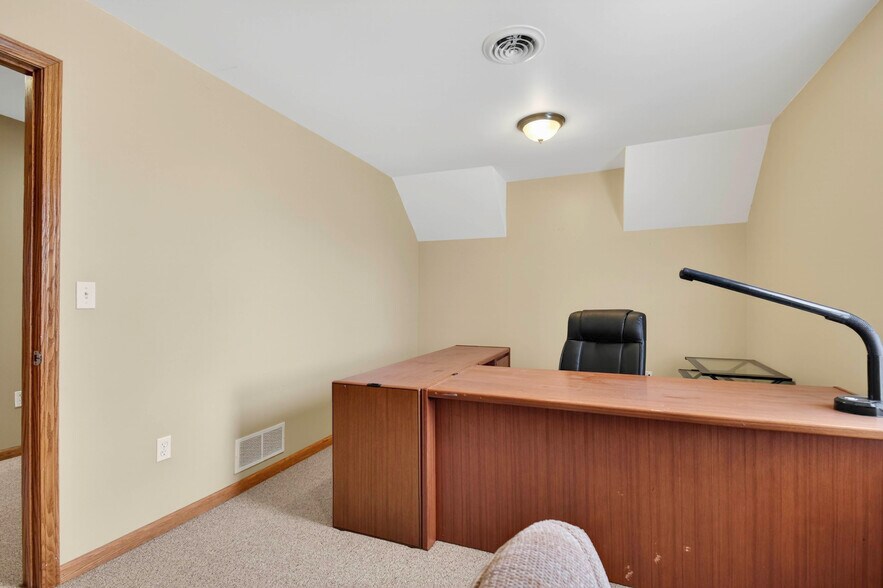 More Photos Of 175 2nd St, Belleville Office For Sale