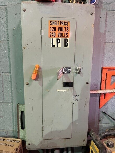 More Photos Of 7815 Harvard Ave, Cleveland Service For Sale