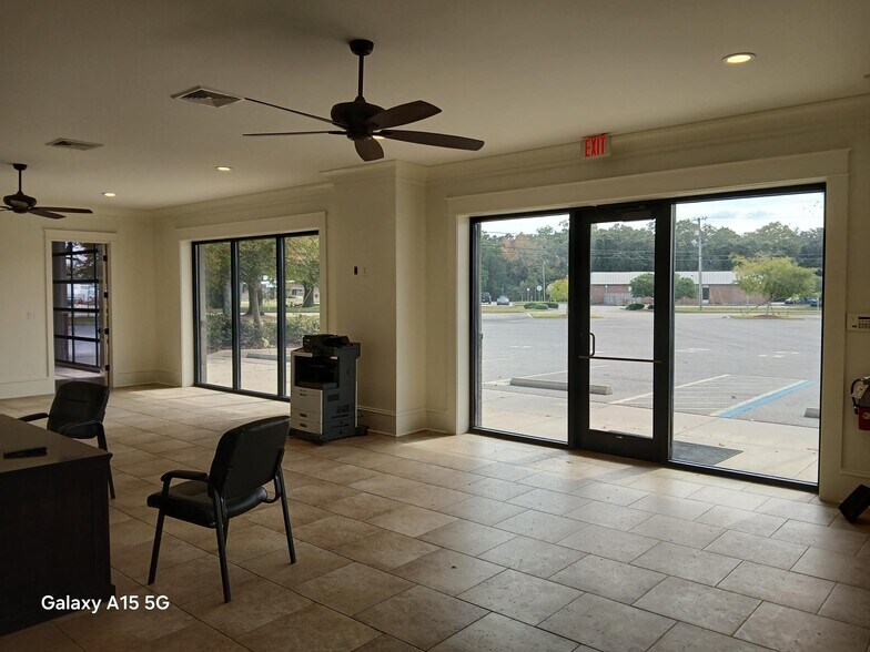 More Photos Of 6210 N W St, Pensacola General Retail For Lease