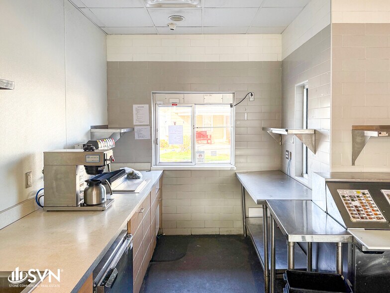 More Photos Of 638 Chestnut St, Berea Freestanding For Sale