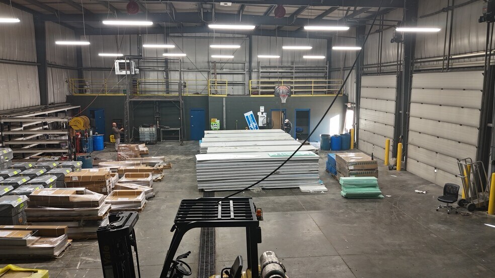 More Photos Of 2404 U St, Bedford Industrial For Sale