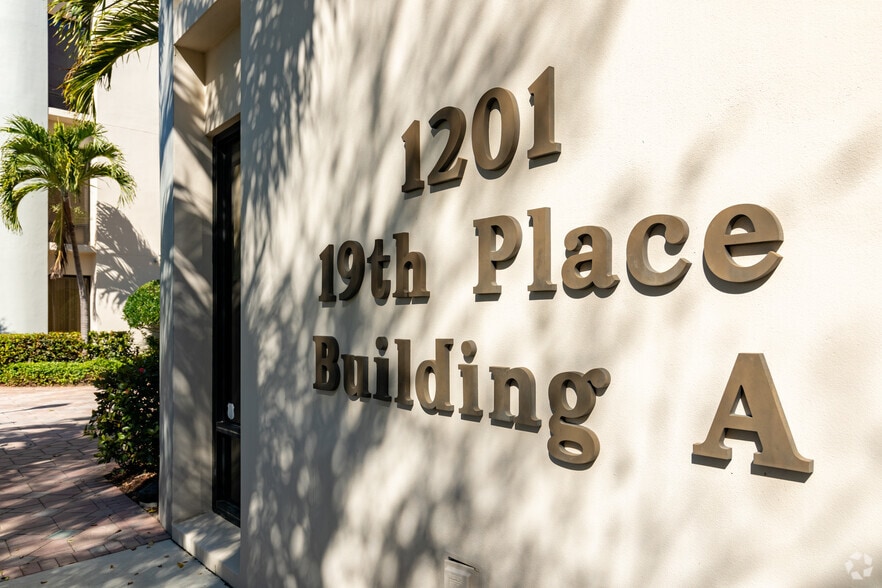 More Photos Of 1201 19th Pl, Vero Beach Office For Lease