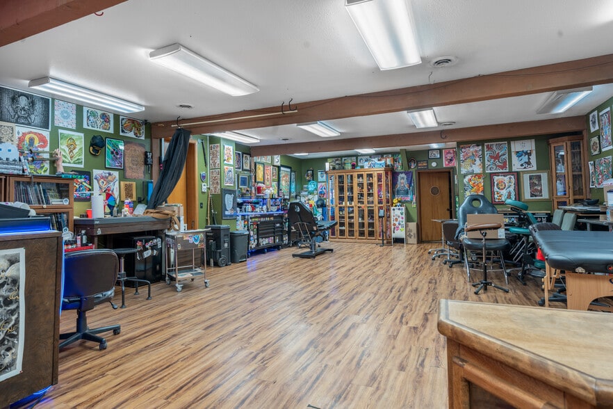 More Photos Of 18978 Front St, Poulsbo Storefront Retail Office For Sale