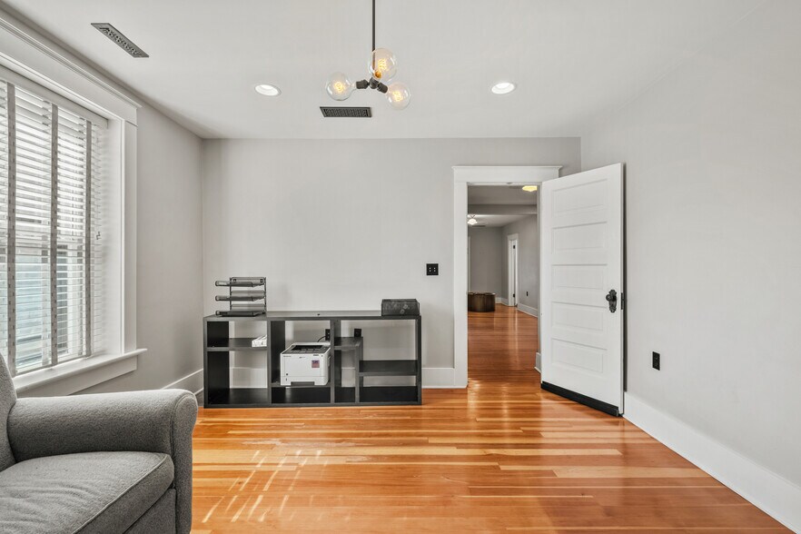 More Photos Of 720 Poyntz Ave, Manhattan Office For Sale