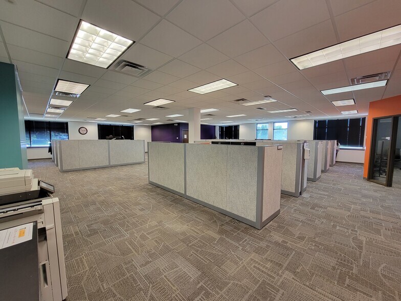 More Photos Of 5120 S Solberg Ave, Sioux Falls Office For Sale