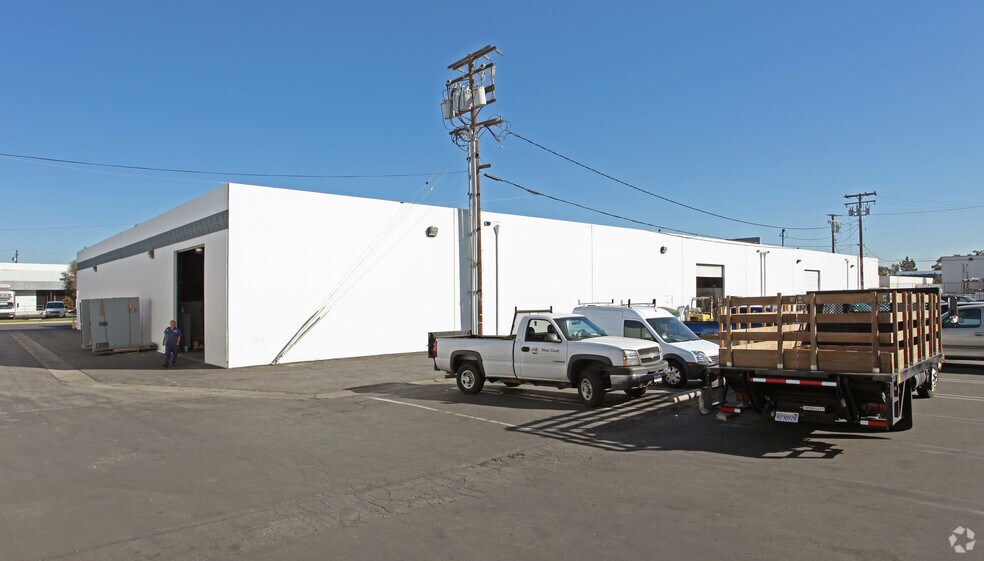 More Photos Of 13840-13844 Struikman Rd, Cerritos Manufacturing For Lease