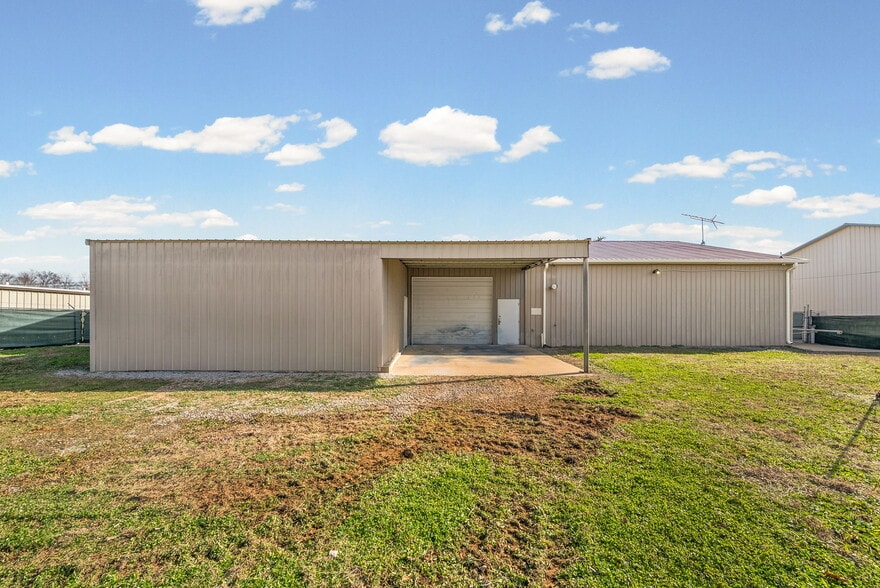 More Photos Of 1811 Alpine Dr, Clarksville Light Manufacturing For Lease