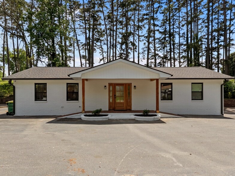 More Photos Of 421 Statesville Blvd, Salisbury Loft Creative Space For Lease