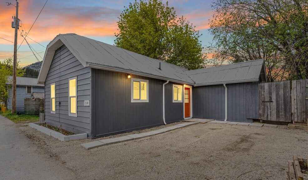 More Photos Of 218 5th Ave, Metaline Falls Storefront Retail Residential For Sale