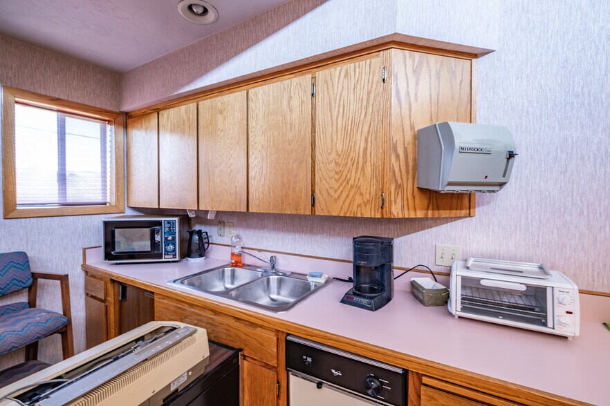 More Photos Of 1010 S Main St, Lebanon Loft Creative Space For Lease