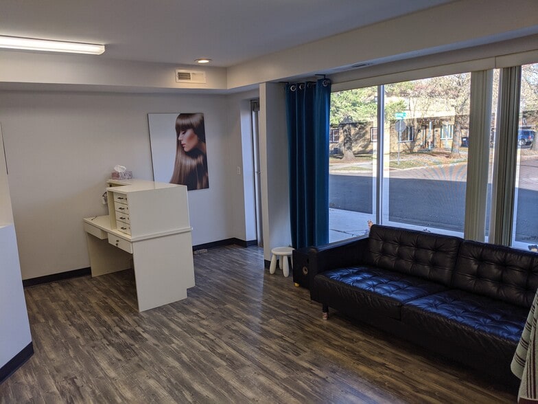 More Photos Of 2052 Western Ave, Waukegan Storefront For Lease