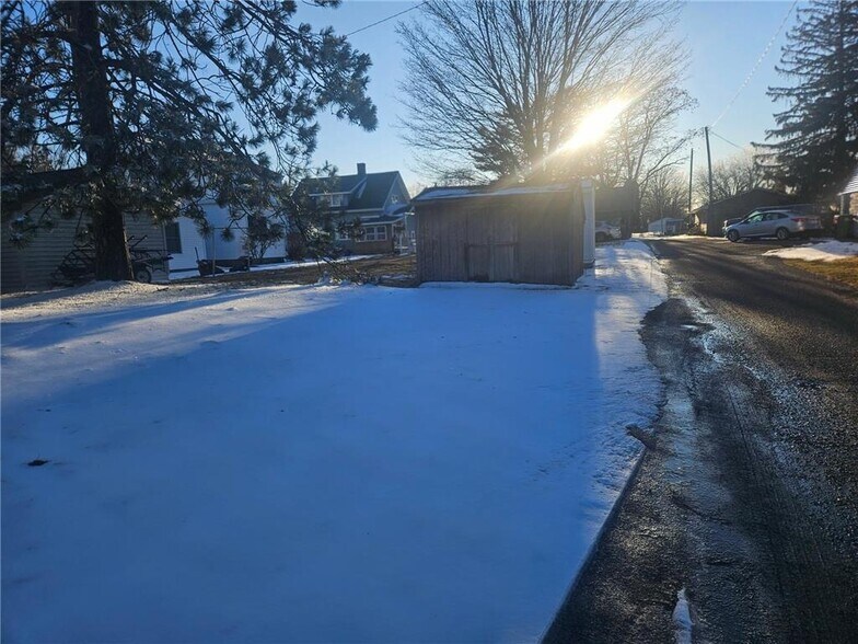 More Photos Of 113 Main St W, Milltown Specialty For Sale