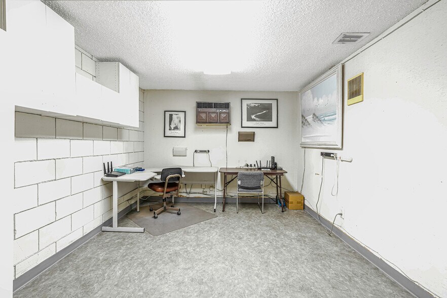 More Photos Of 921 Coolidge Ave, National City Light Manufacturing For Sale