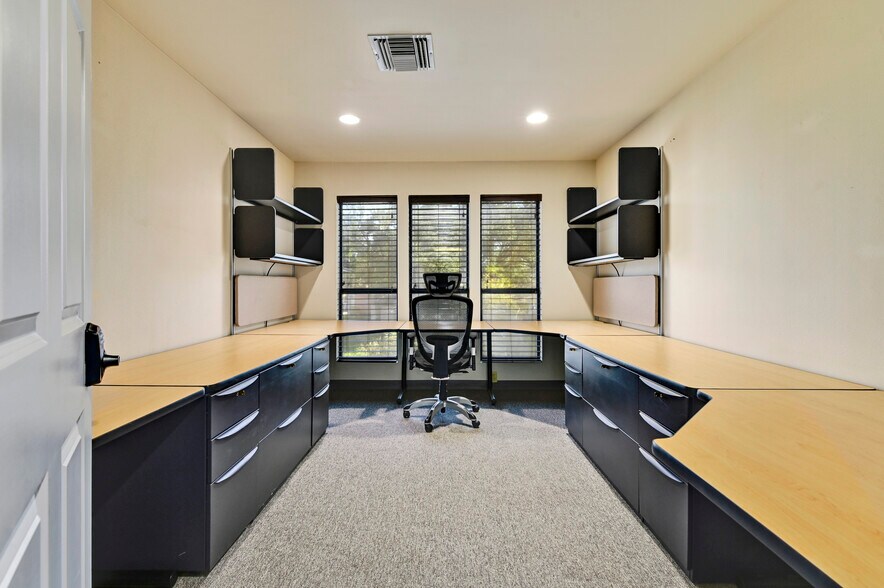 More Photos Of 8733 Shoal Creek Blvd, Austin Office For Lease