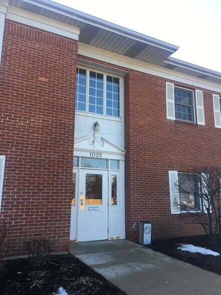 More Photos Of 1015-1025 W Wise Rd, Schaumburg Office For Sale