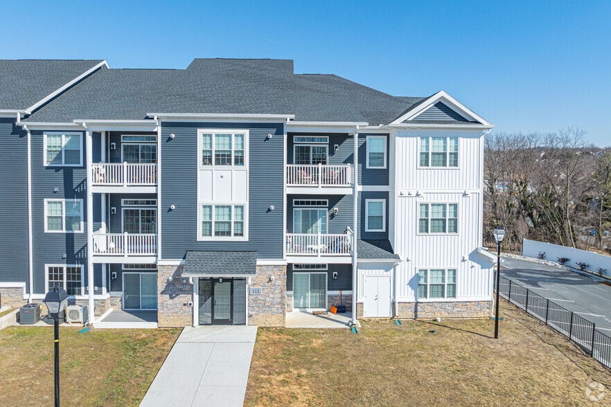 More Photos Of 41 Wttr Ln, Westminster Apartments For Sale