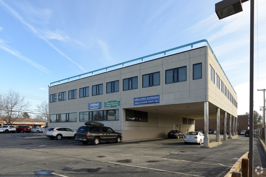 More Photos Of 11 Vanderbilt Ave, Norwood Office For Lease