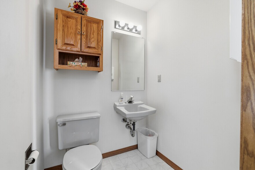 More Photos Of 5500 Prairie Dr, Plover Flex For Sale