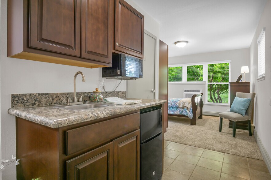 More Photos Of 4107 Central Ave, Kearney Assisted Living For Sale