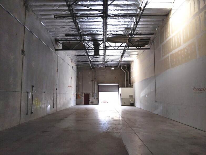 More Photos Of 6215 McGill Ave, Las Vegas Warehouse For Lease