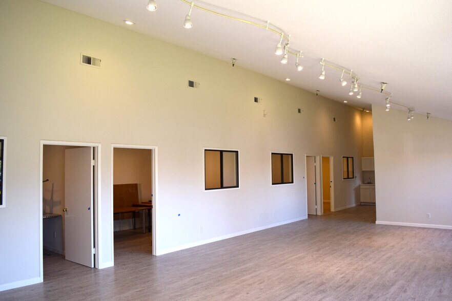 More Photos Of 566 Portal St, Cotati Showroom For Sale