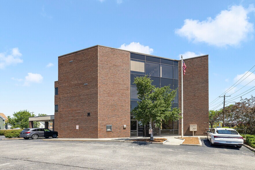 More Photos Of 999 S Broadway, East Providence Medical For Lease