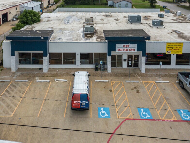 More Photos Of 1600 N Interstate 35 E, Lancaster Storefront Retail Office For Lease