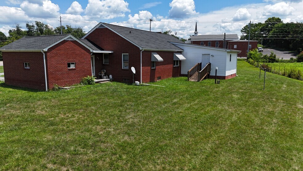More Photos Of 5207 N Roan St, Gray Specialty For Sale