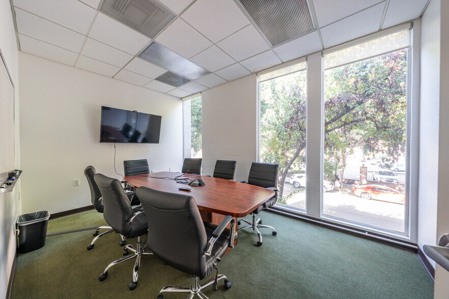 More Photos Of 690 E Green St, Pasadena Office For Lease