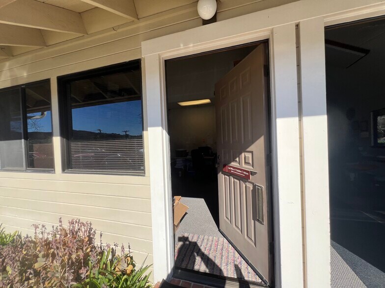 More Photos Of 141 Duesenberg Dr, Thousand Oaks Medical For Sale