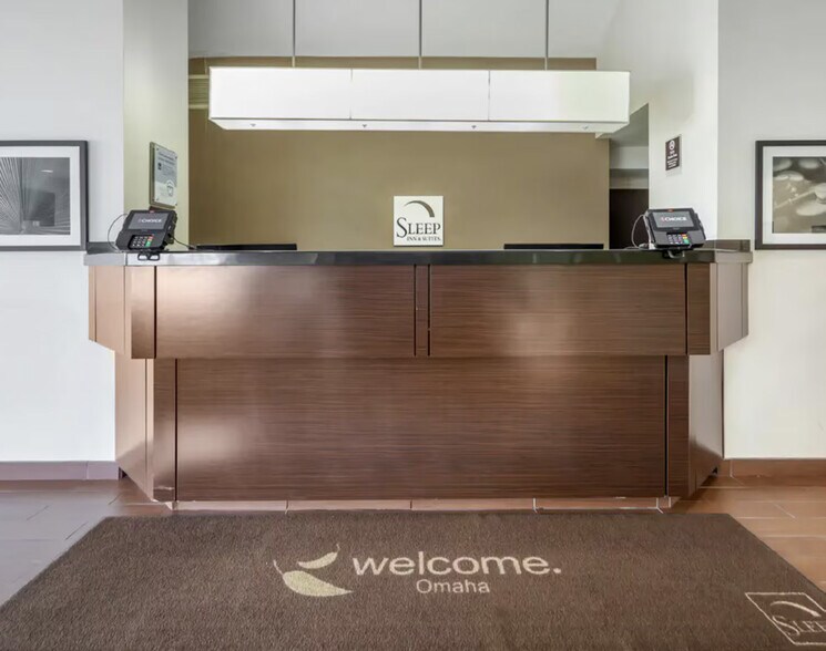 More Photos Of 2525 Abbott Dr, Omaha Hotel For Sale