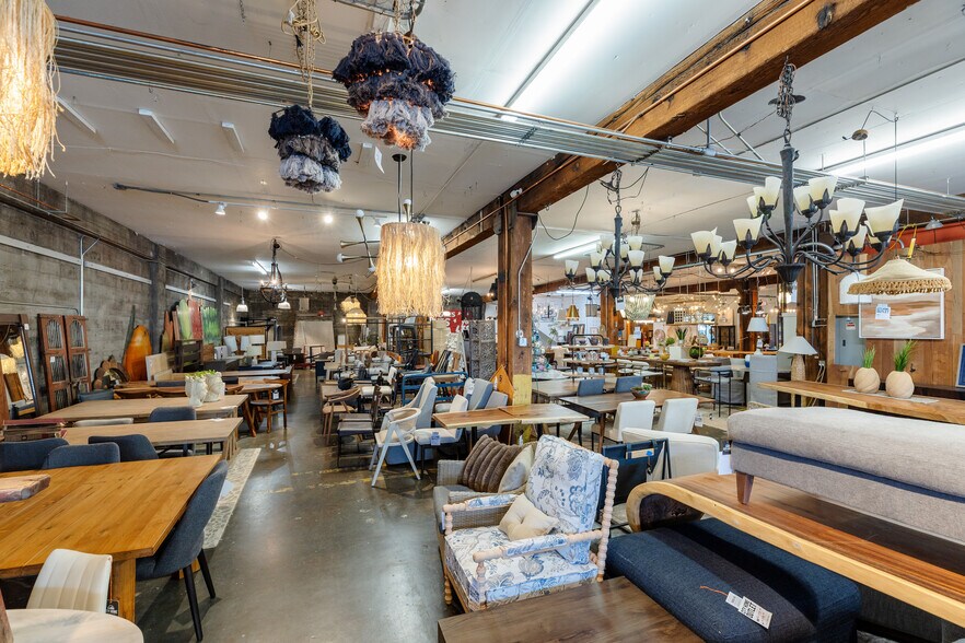 More Photos Of 217 SE Taylor St, Portland Warehouse For Sale