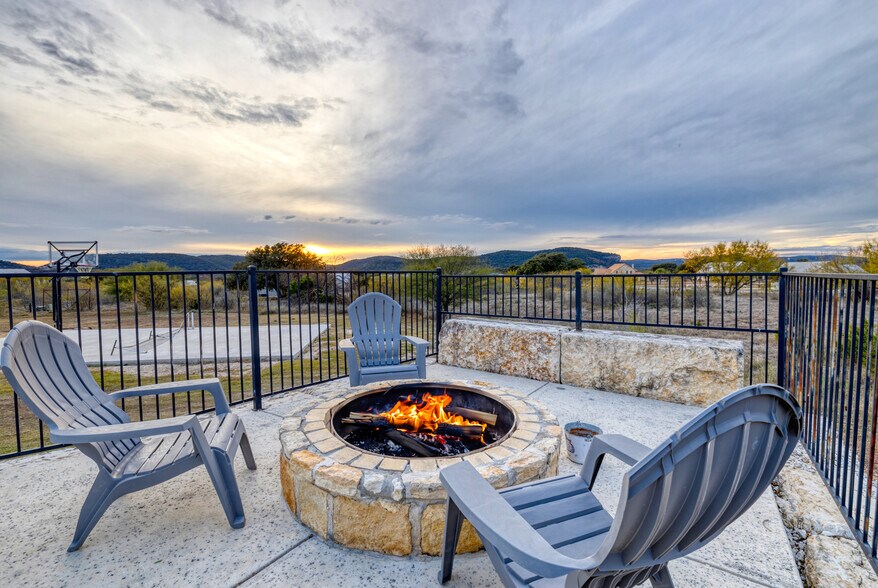 More Photos Of 16 Mountain Laurel Ln, Concan Hospitality For Sale