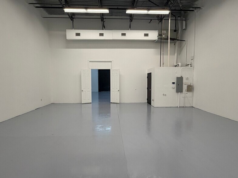 More Photos Of 2875 Jupiter Park Dr, Jupiter Light Manufacturing For Lease