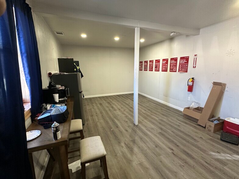 More Photos Of 2300 Texoma Dr, Denison Industrial For Lease