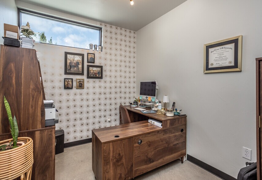 More Photos Of 211 N Weaver St, Gainesville Flex For Sale