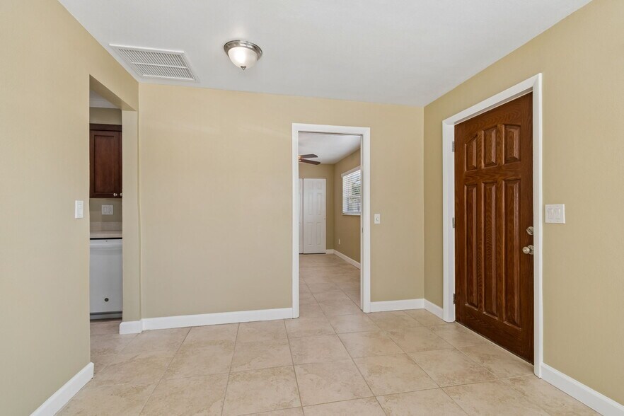 More Photos Of 2307 Bay Blvd, Indian Rocks Beach Apartments For Sale