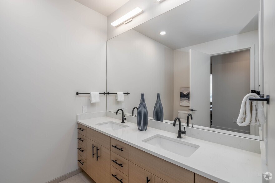 More Photos Of 2315 4th Ave, Seattle Multifamily For Sale