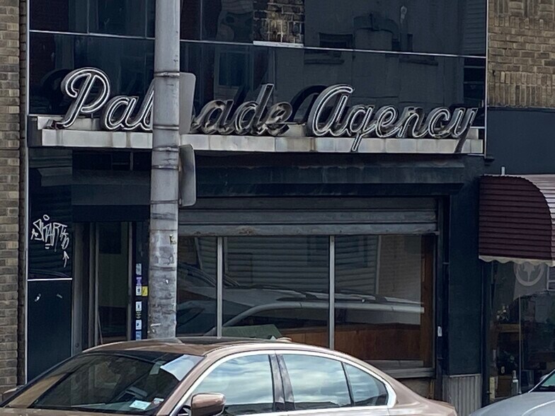 Primary Photo Of 128 Elm St, Yonkers Storefront For Lease