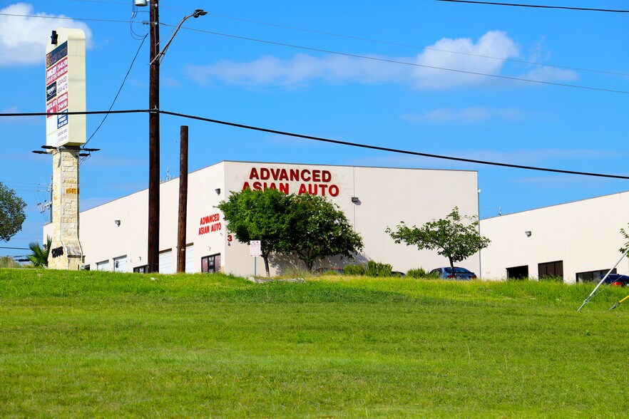 More Photos Of 12066-3 Starcrest Dr, San Antonio Unknown For Lease