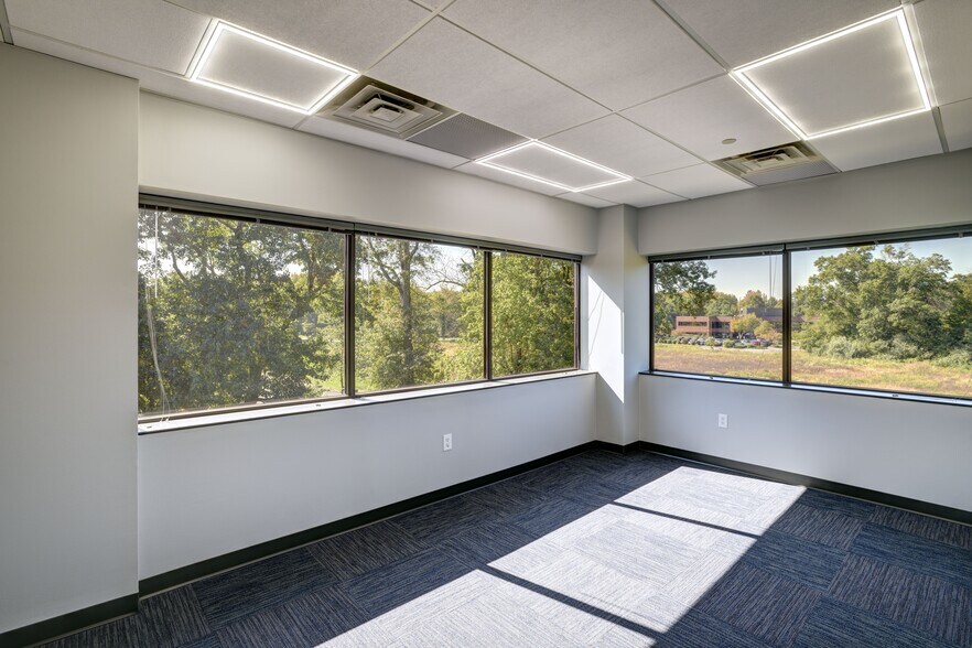 More Photos Of 5 Vaughn Dr, Princeton Office For Sale